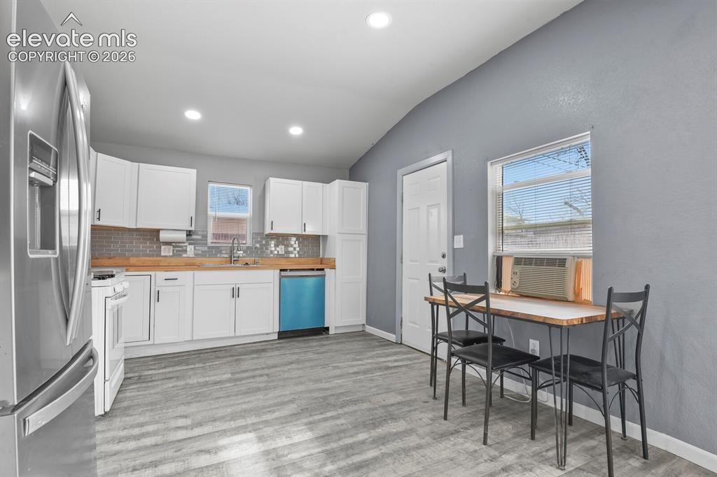 Image 10 of 26: Kitchen