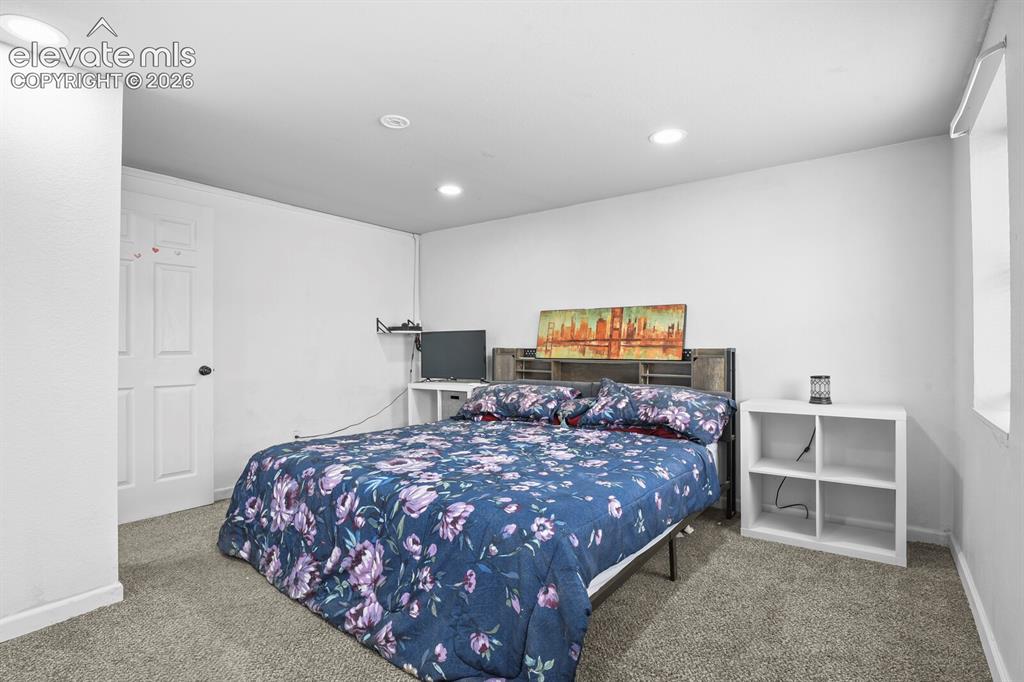 Image 16 of 26: Bedroom