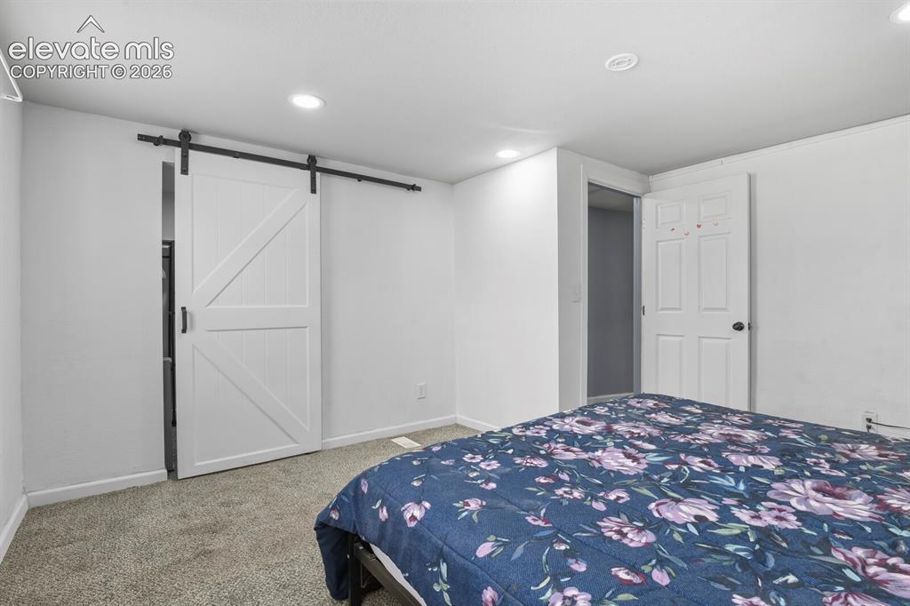Image 17 of 26: Bedroom