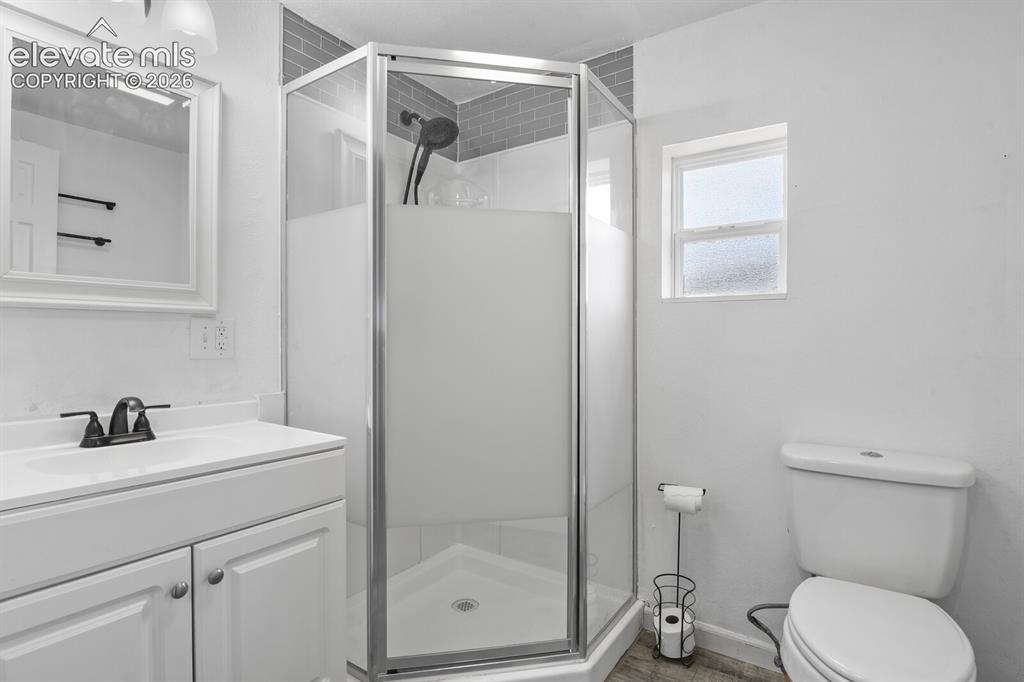 Image 18 of 26: Bathroom