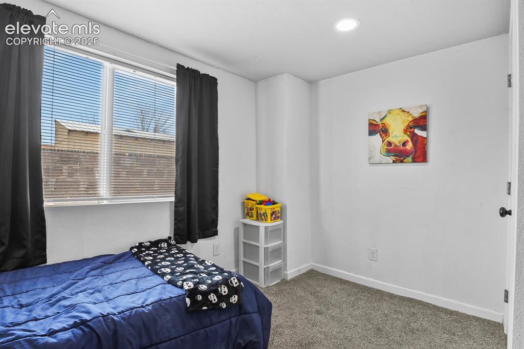 Image 19 of 26: Bedroom