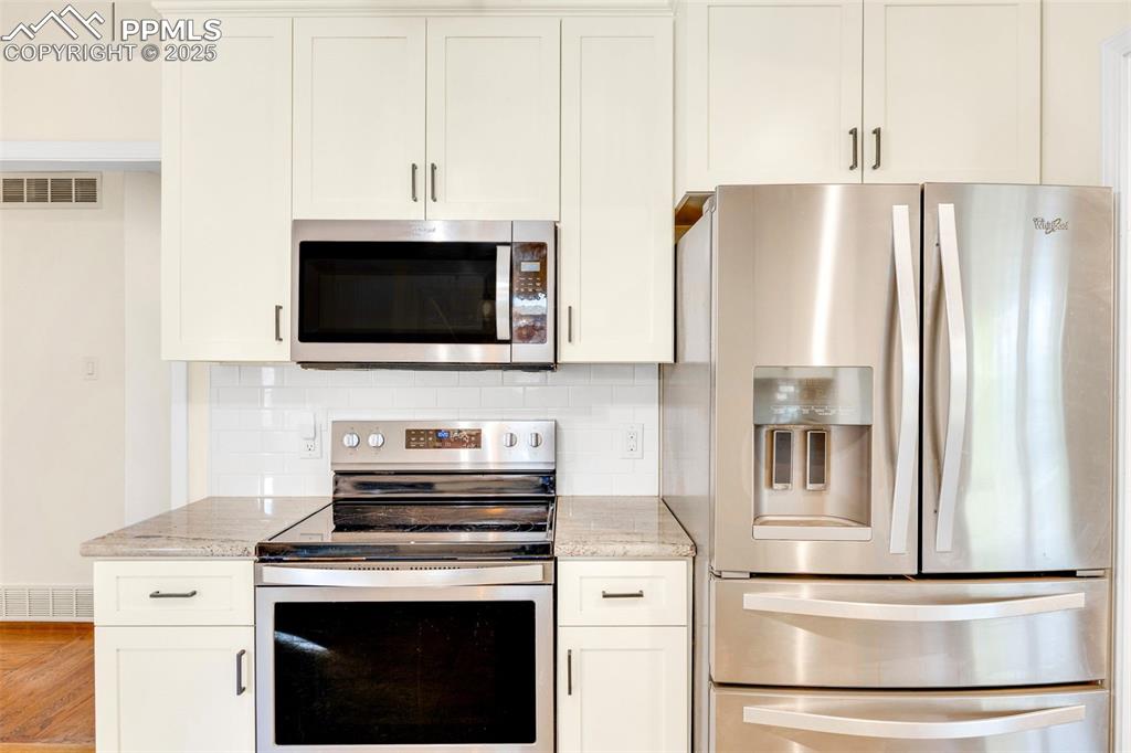 Image 12 of 29: Kitchen