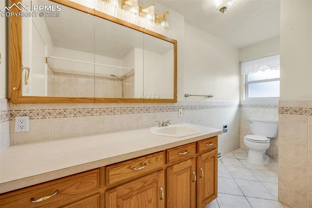 Image 13 of 29: Bathroom