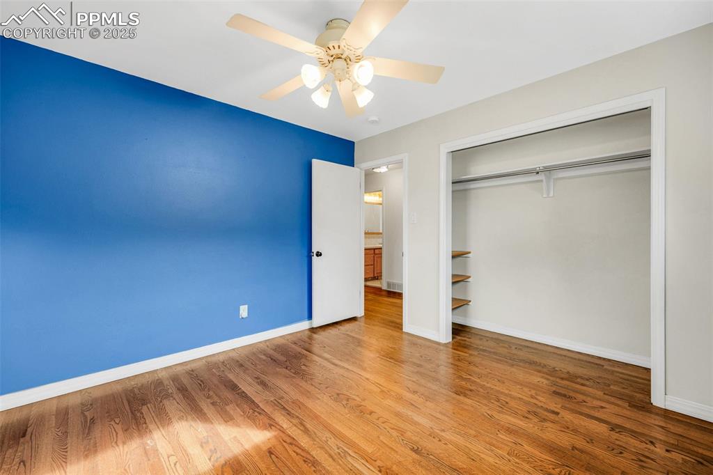 Image 17 of 29: Bedroom