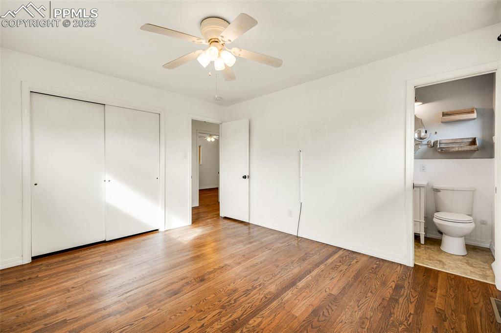 Image 19 of 29: Bedroom