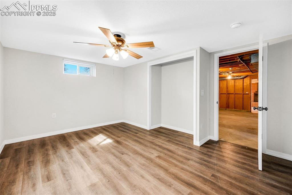 Image 23 of 29: Bedroom