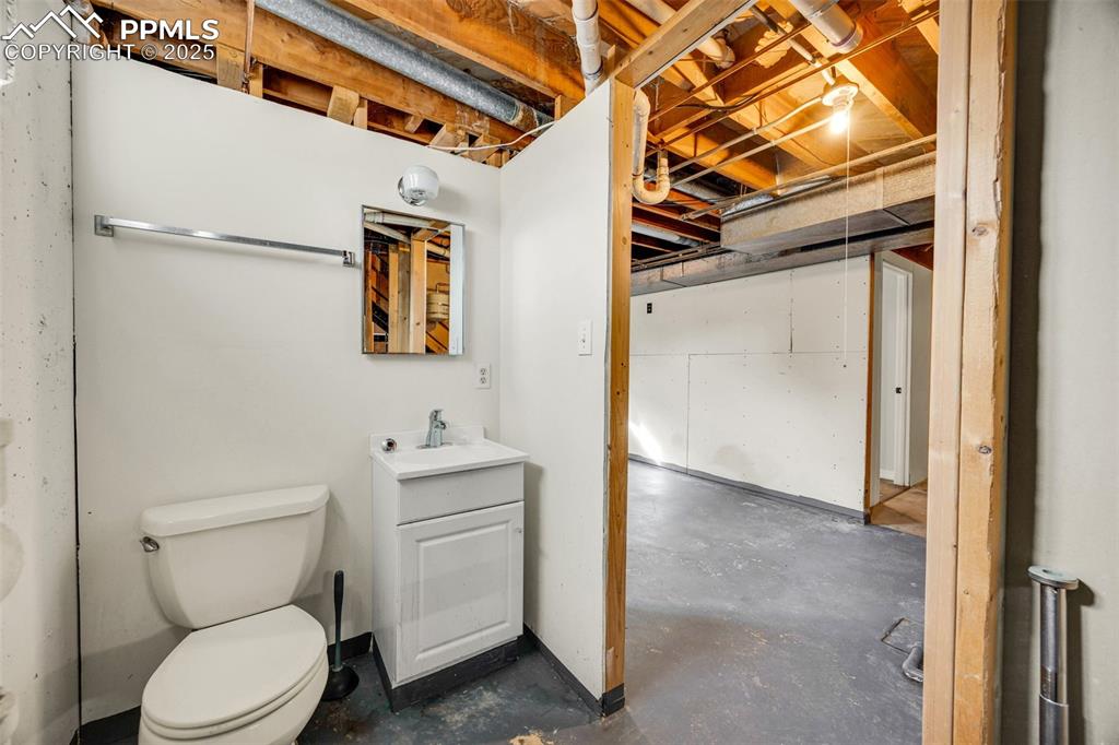 Image 26 of 29: Bathroom