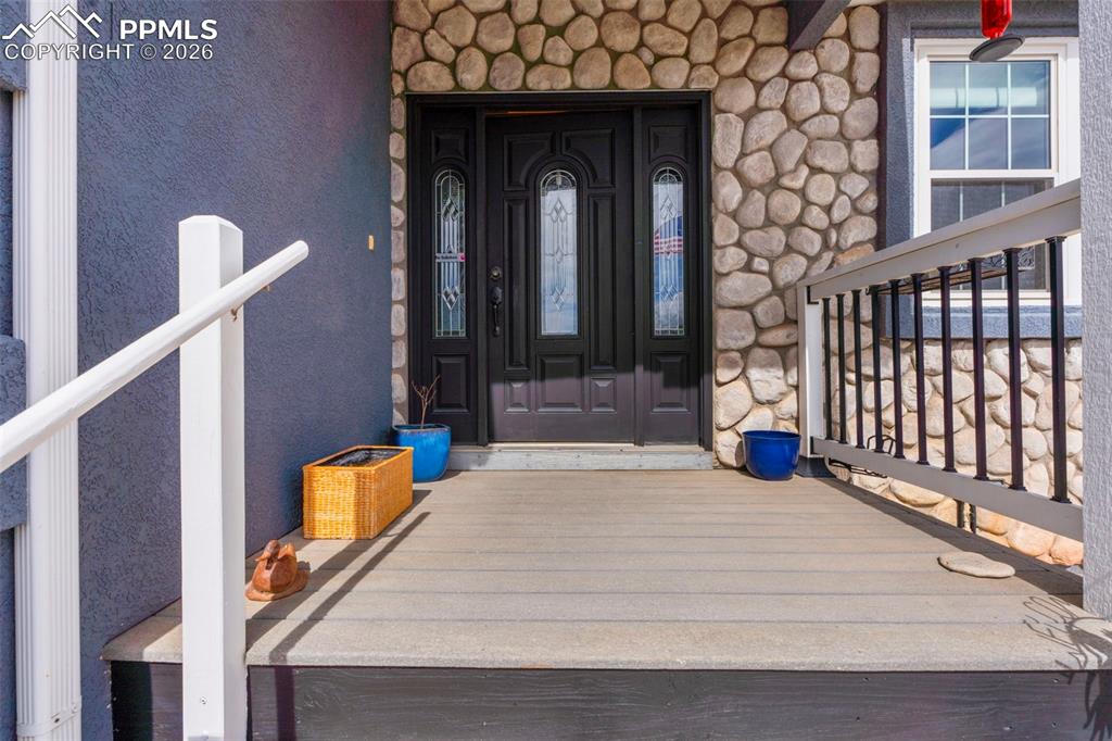 Image 4 of 34: Entry