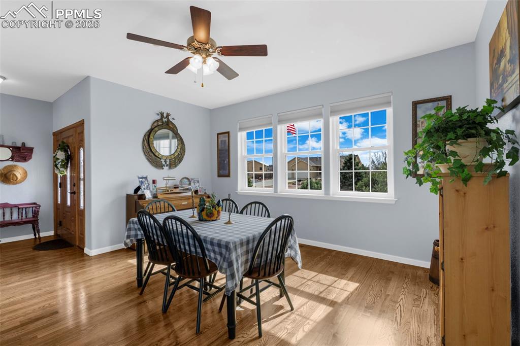 Image 6 of 34: Dining Area