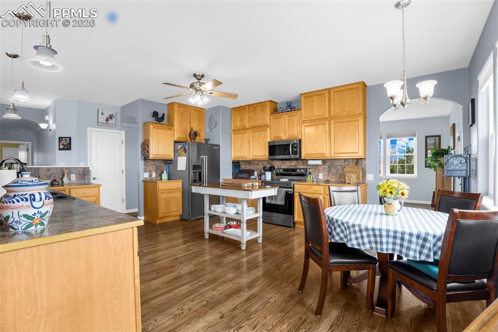 Image 8 of 34: Kitchen