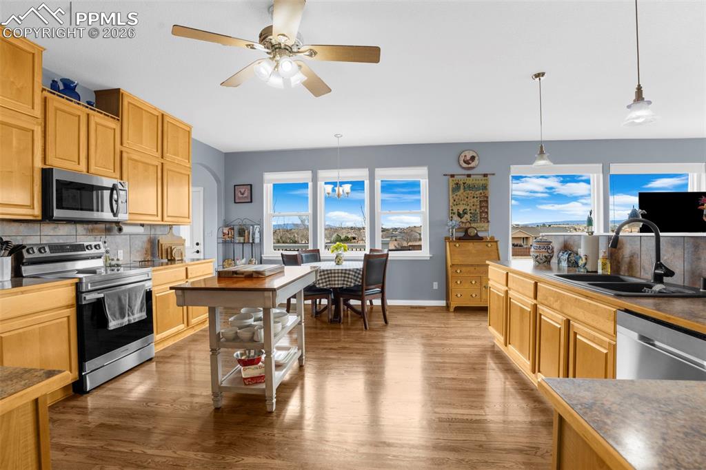 Image 9 of 34: Kitchen