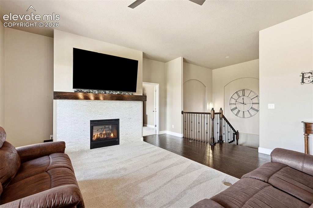 Image 10 of 50: Living Room