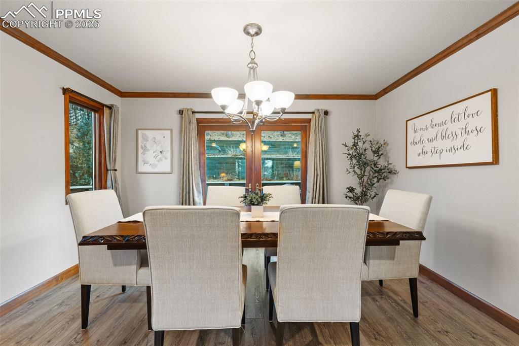 Image 13 of 47: Dining Area