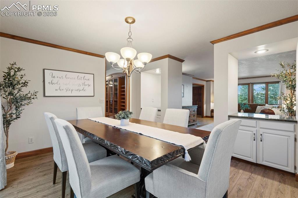 Image 14 of 47: Dining Area