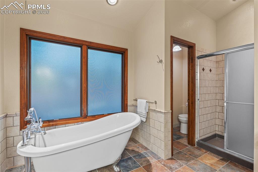 Image 29 of 47: Bathroom