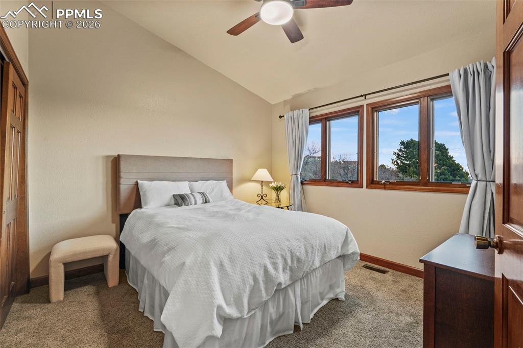 Image 32 of 47: Bedroom