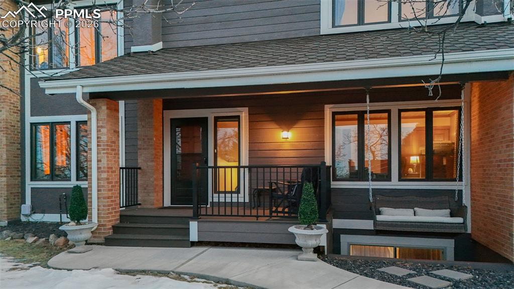 Image 4 of 47: Entry