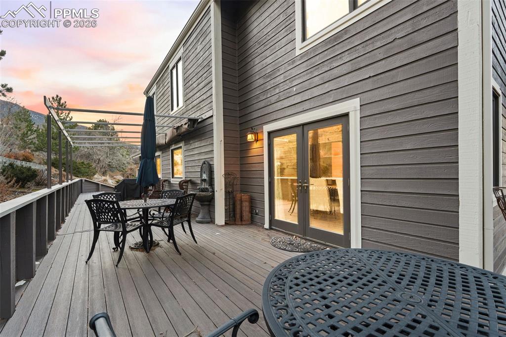 Image 40 of 47: Deck