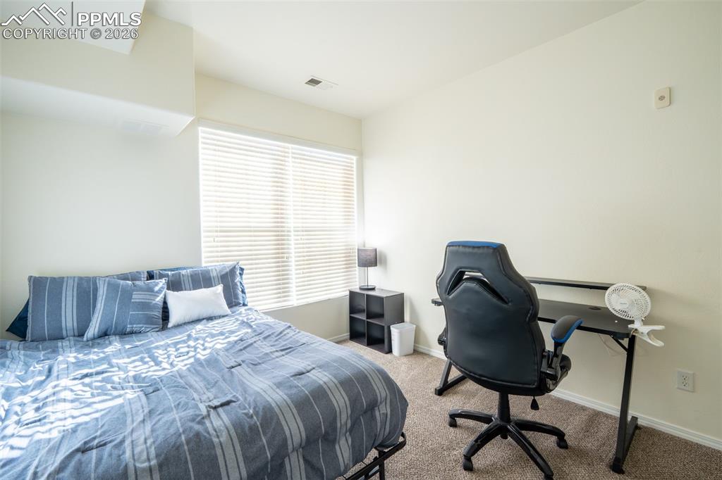 Image 18 of 26: Bedroom (3)