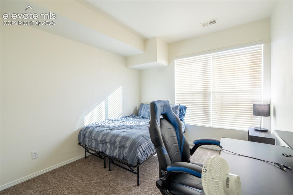 Image 18 of 26: Bedroom (3)