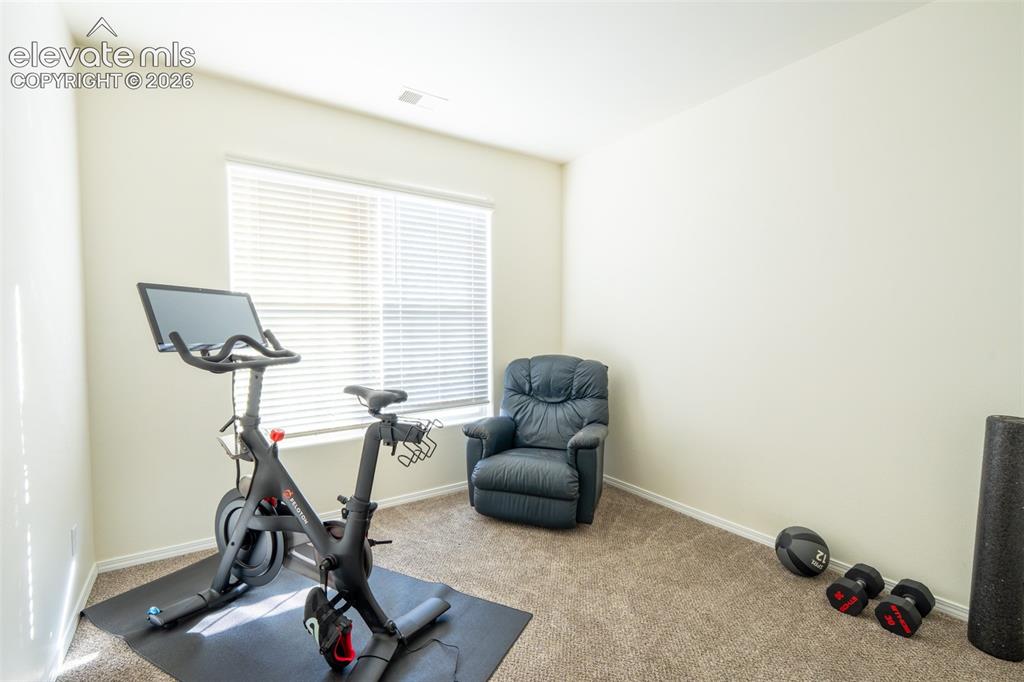 Image 18 of 26: Bedroom (2)
