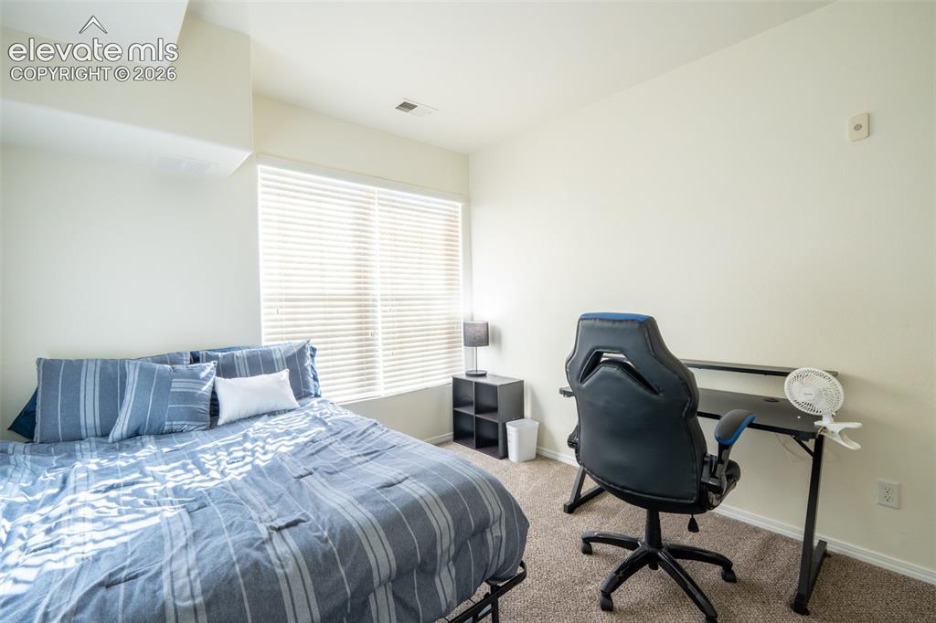 Image 19 of 26: Bedroom (3)