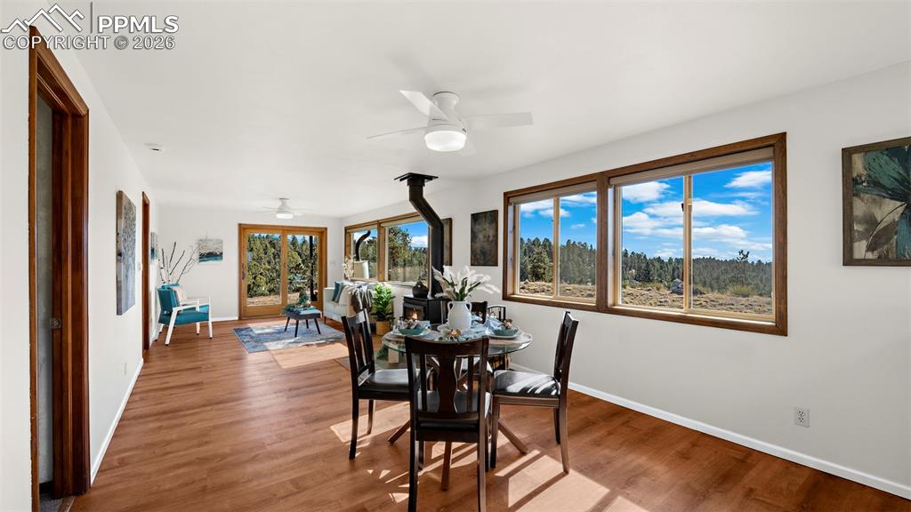 Image 10 of 35: Dining Area