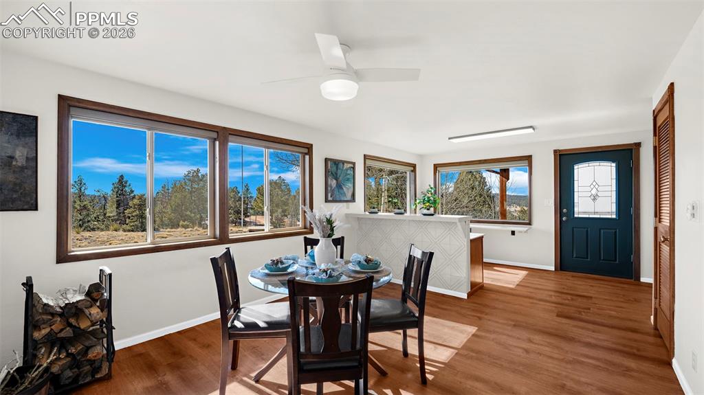 Image 11 of 35: Dining Area