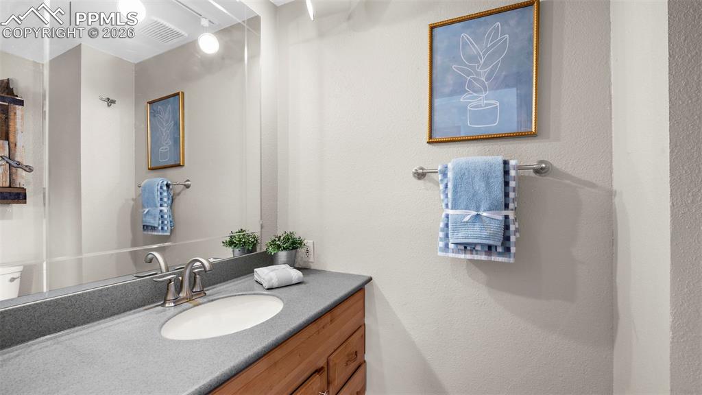 Image 17 of 35: Bathroom