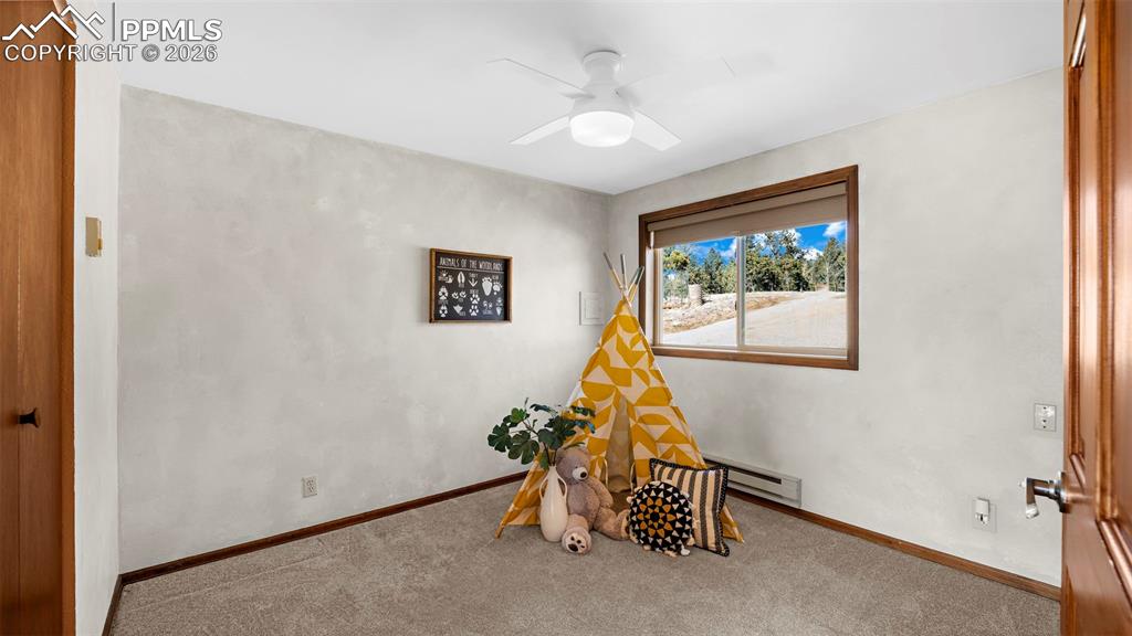 Image 18 of 35: Bedroom