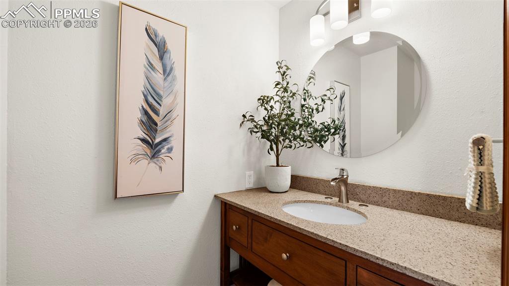 Image 20 of 35: Bathroom