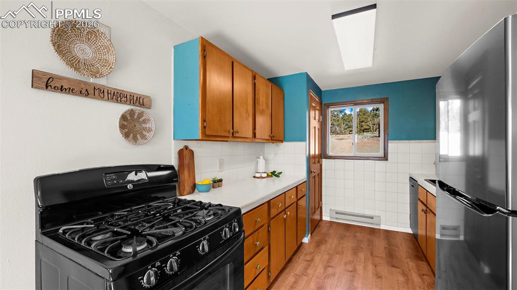 Image 22 of 35: Kitchen