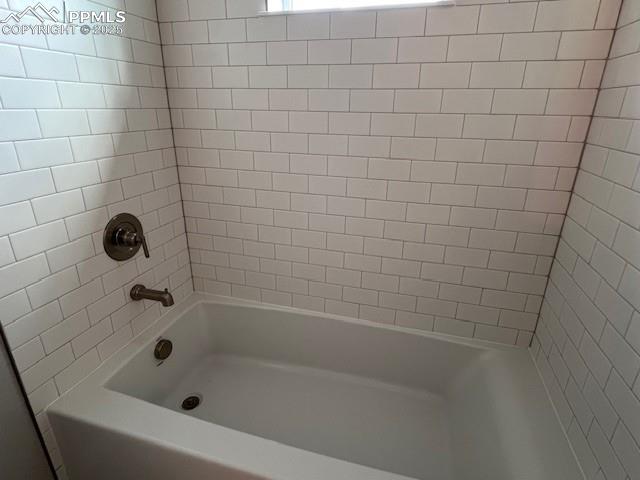 Image 14 of 18: Bathroom