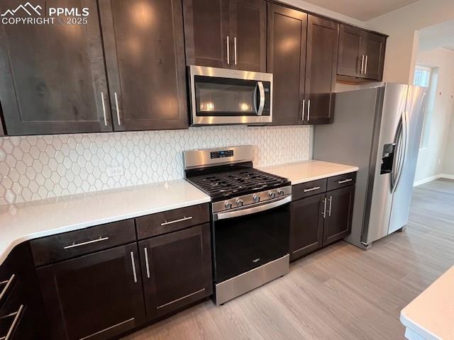 Image 5 of 18: Kitchen