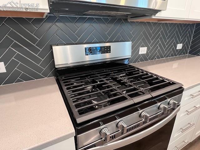 Image 6 of 18: Kitchen