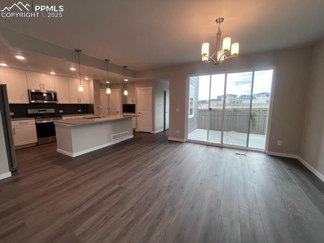 Image 8 of 18: Living Room