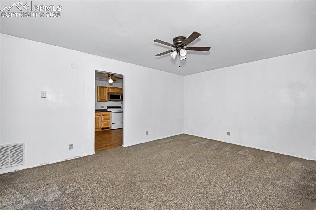 Image 3 of 19: With access to Kitchen