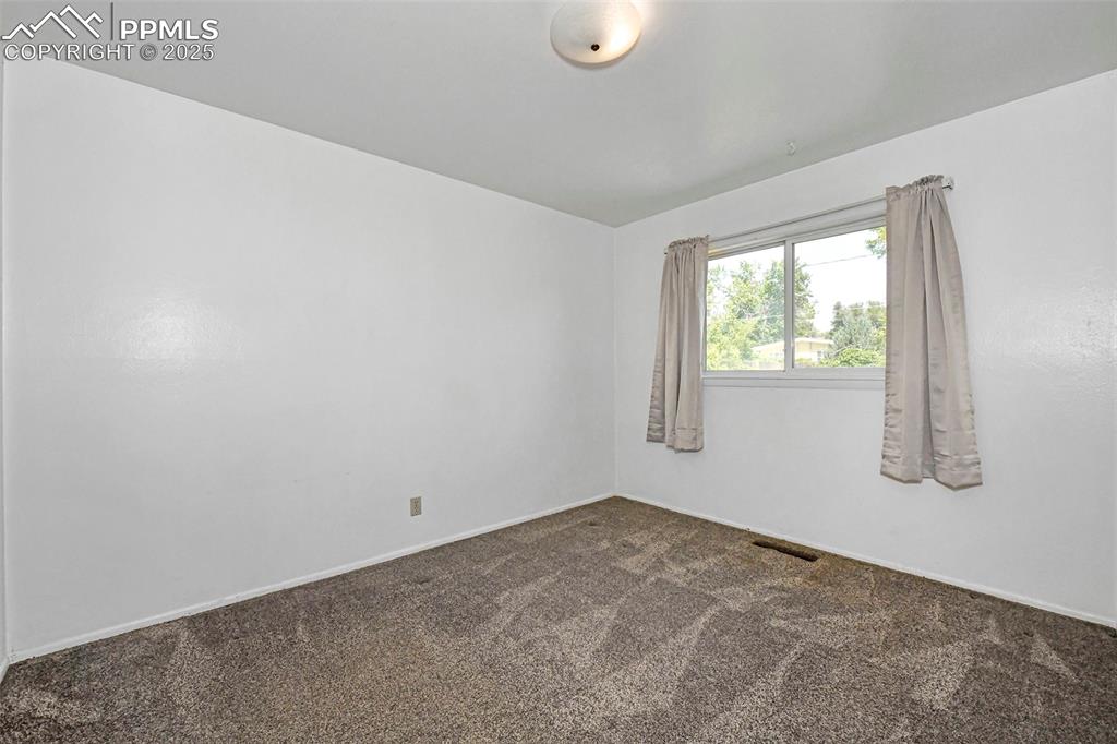 Image 9 of 19: Master Bedroom