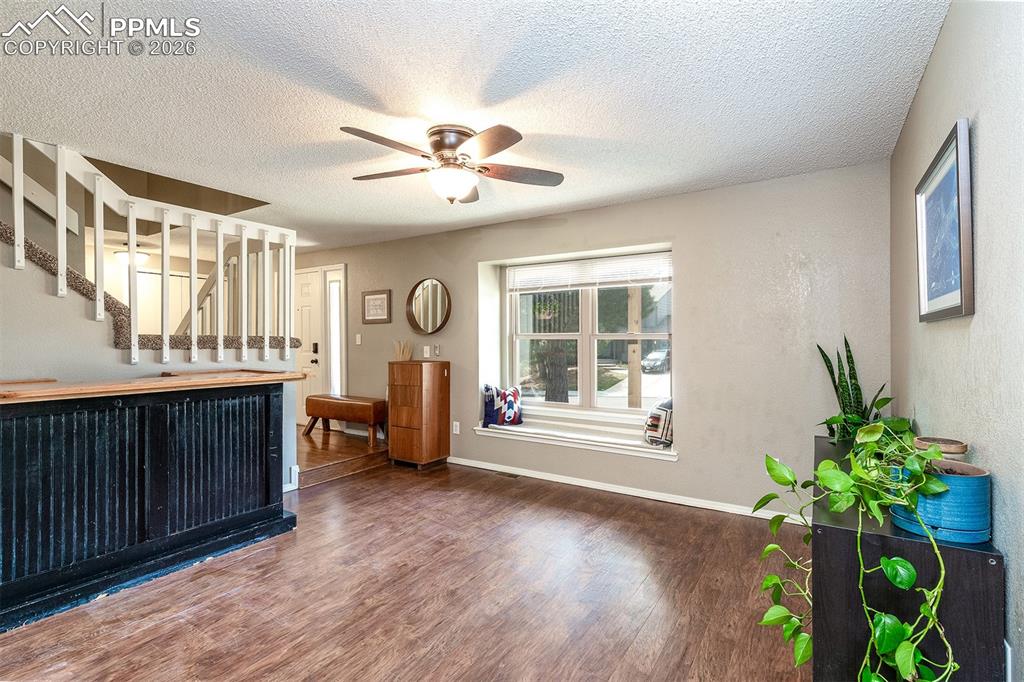 Image 10 of 50: Living Room