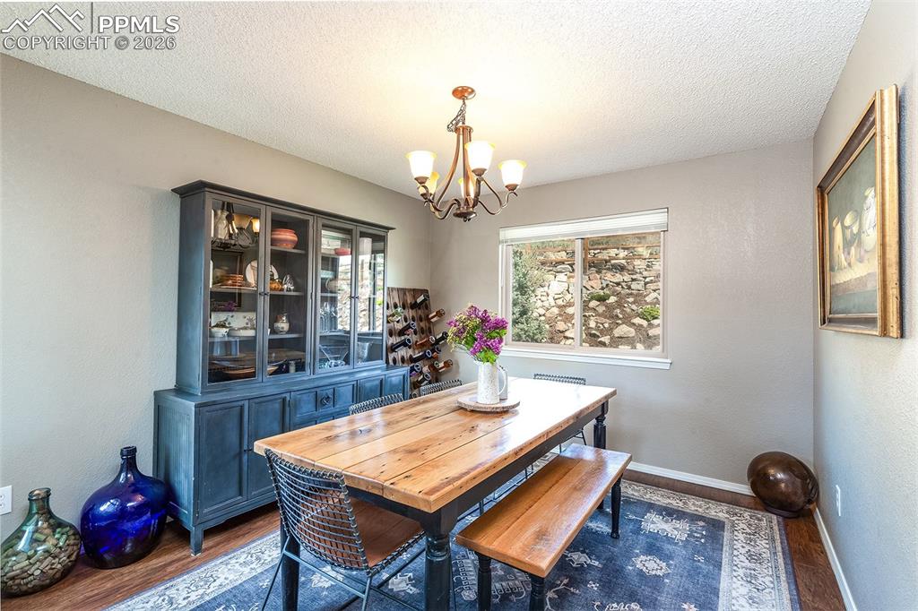 Image 12 of 50: Dining Area