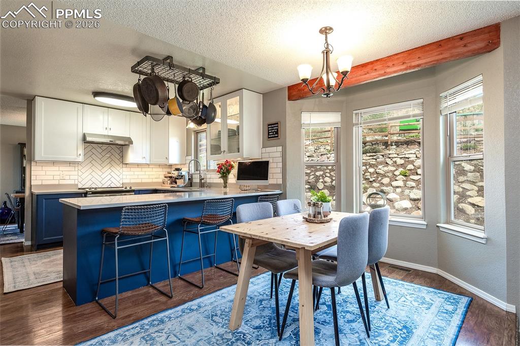 Image 17 of 50: Dining Area