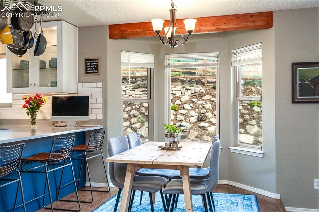 Image 18 of 50: Dining Area