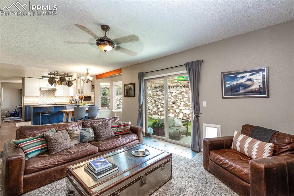 Image 19 of 50: Living Room