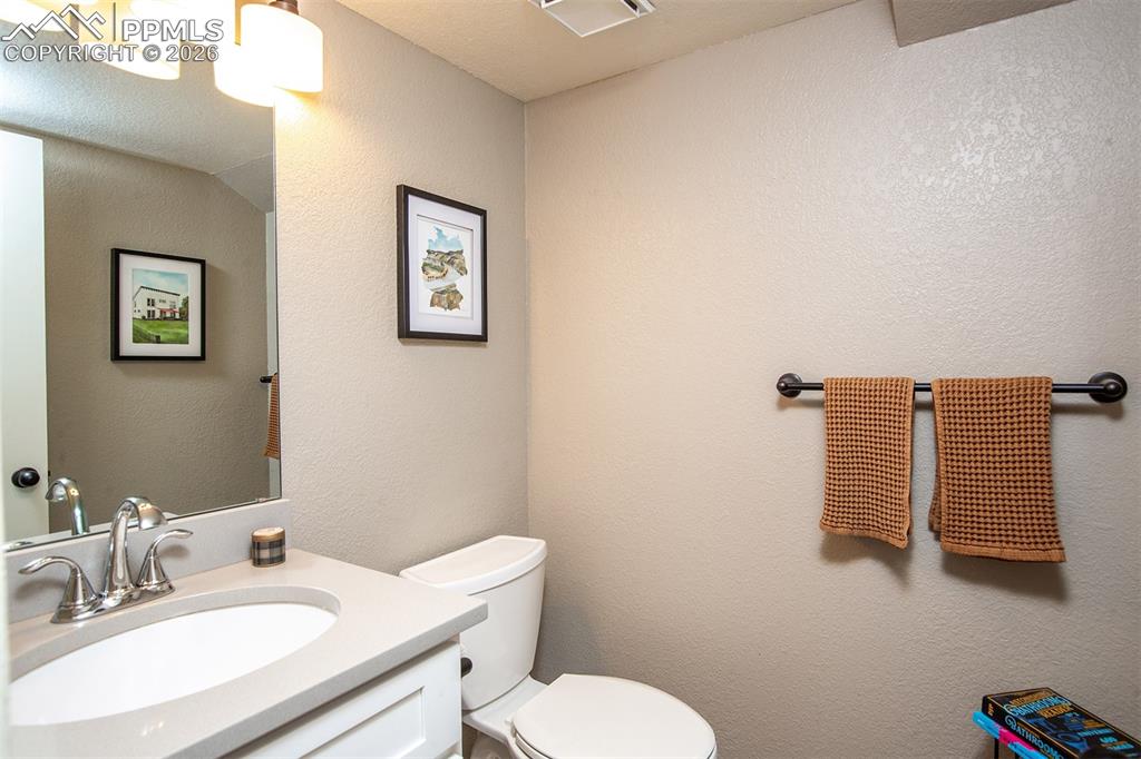 Image 22 of 50: Bathroom