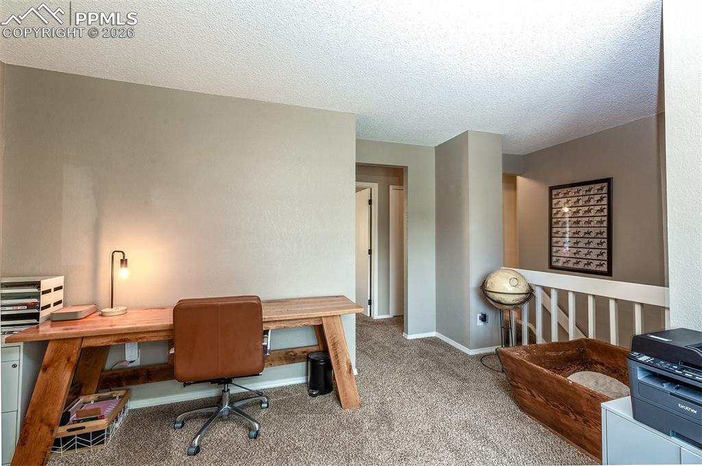 Image 24 of 50: Office