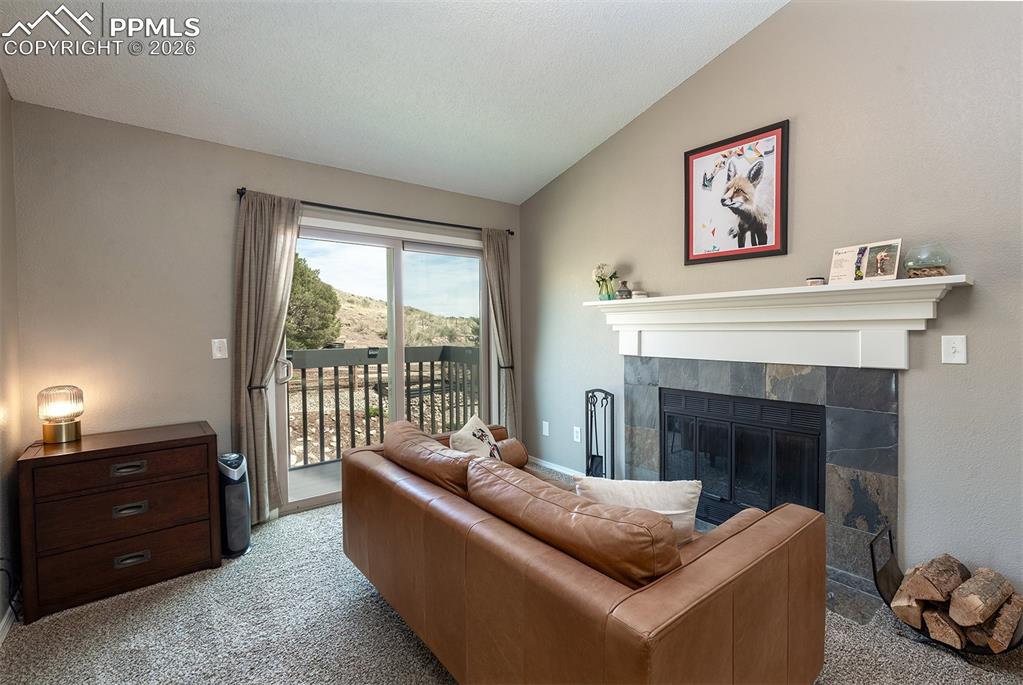 Image 26 of 50: Living Room