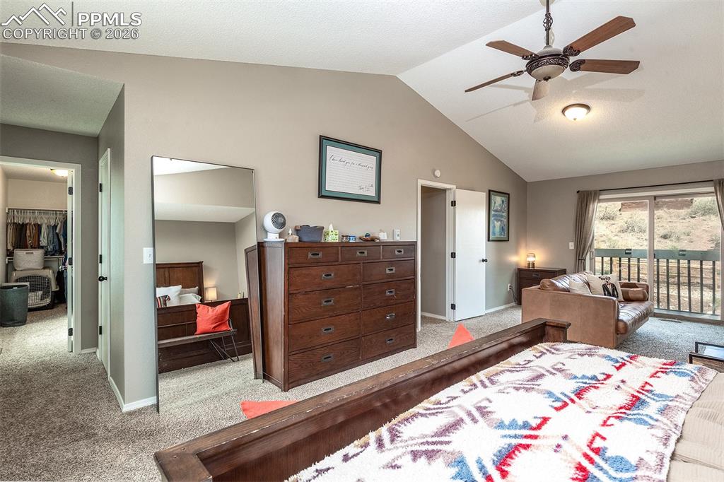 Image 29 of 50: Bedroom