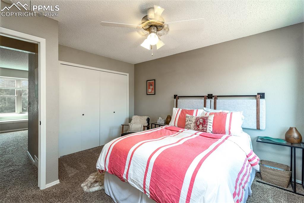 Image 31 of 50: Bedroom