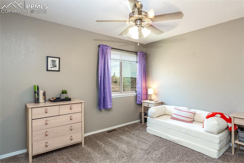 Image 32 of 50: Bedroom