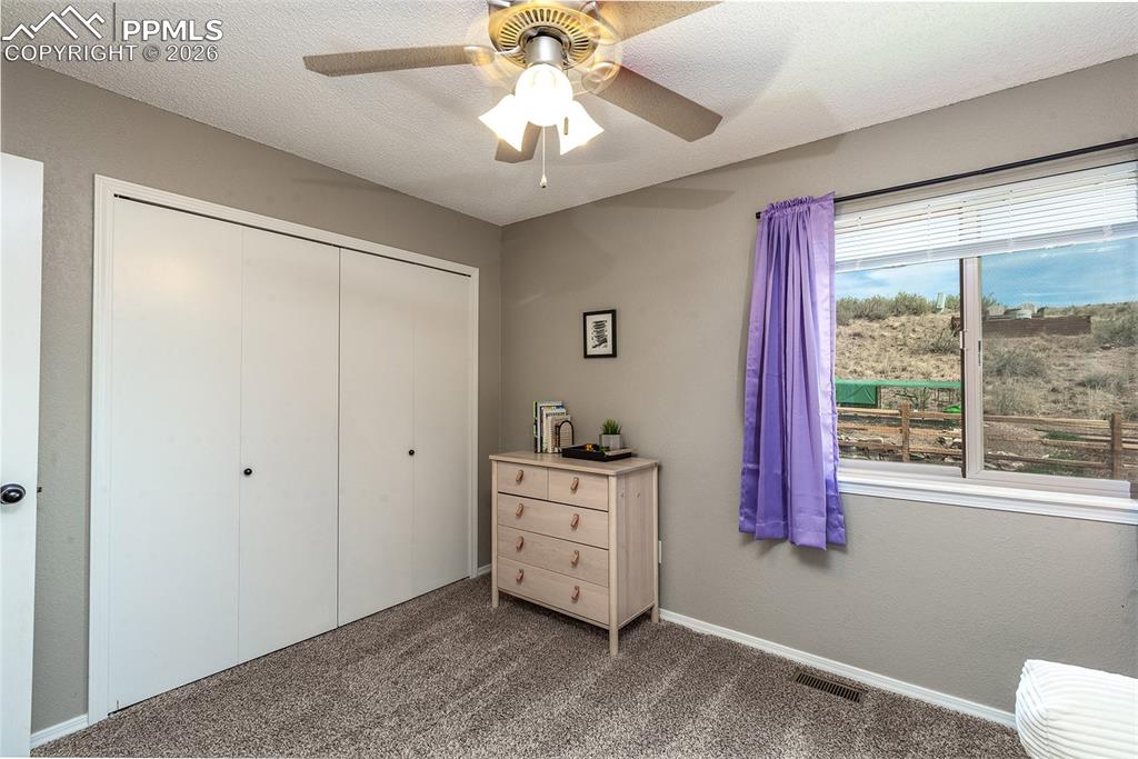 Image 33 of 50: Bedroom